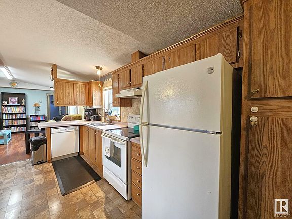5th image of 49012 Range Road 83