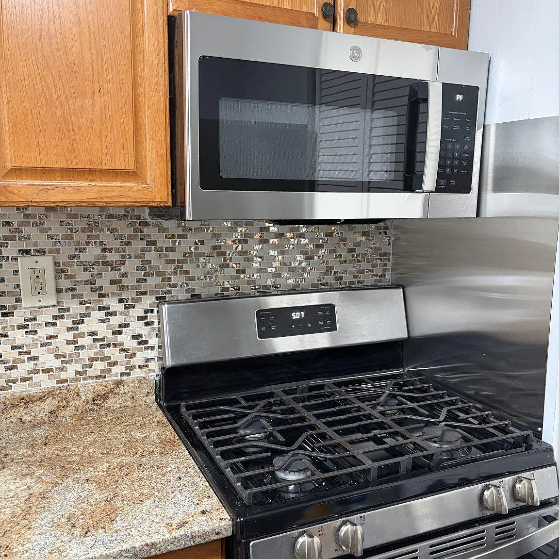 Iverson Square Condominium — Photo 4