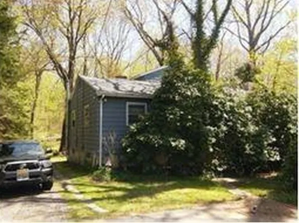 28 Wintechog Hill Rd, North Stonington, CT 06359