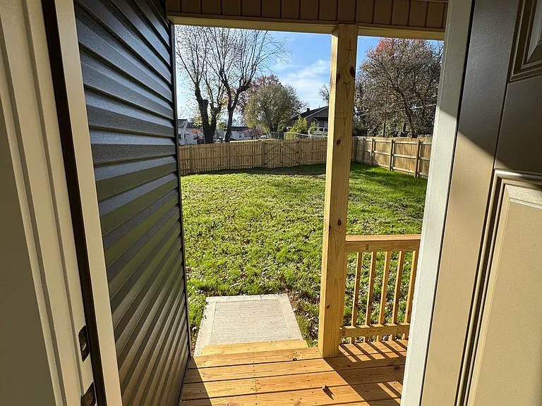 2204 Chester St — Photo 25