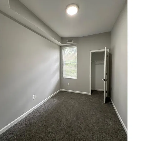 500 N Edgewood St — Photo 6