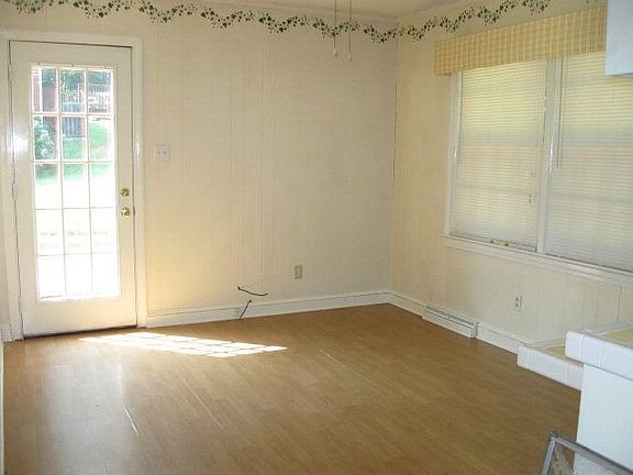 3rd image of 188 Venna Ave