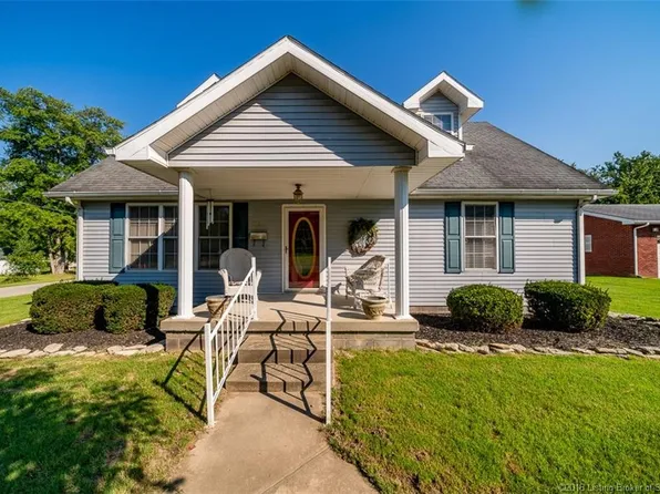 926 W Owen St, Scottsburg, IN 47170