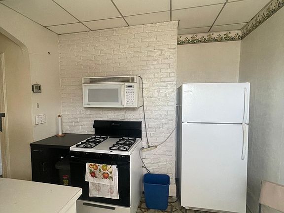 2nd image of 2339 Quimby Ave #4