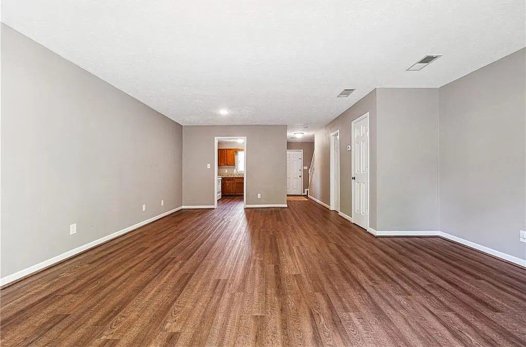 2 bed, 2.5 bath, 1260 sqft, $2,000 — Photo 2