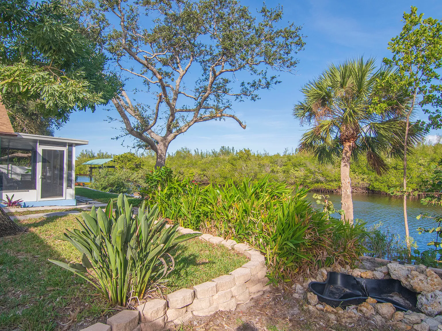 2 bed, 2.0 bath, 2399 sqft, $4,000 — Photo 4