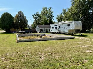 615 E Pearl St, Medaryville, IN 47957