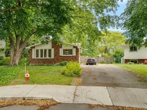 108 Fassett Ct, Hamilton, ON L9C 4E9