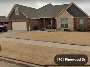 1700 Pinewood Dr, Moore, OK 73160