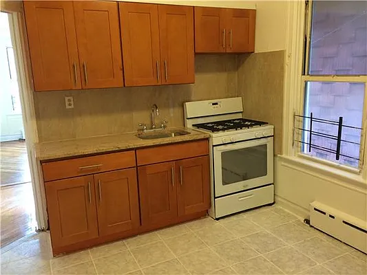 Rented by Lucien Perry | media 22