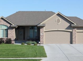 7967 Shadow Lake Dr, Papillion, NE 68046