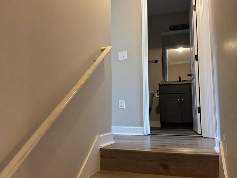 66 Bellvue Dr — Photo 40