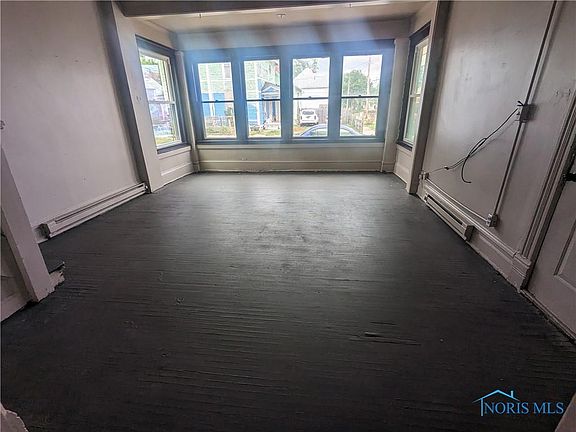 2nd image of 303 Jervis St #303