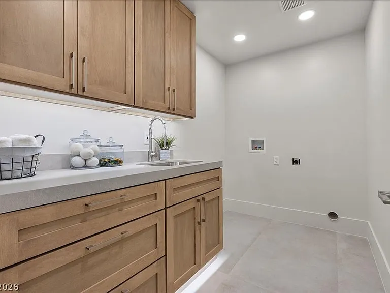 2401 Driftwood Dr — Photo 50