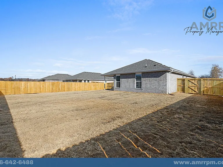 125 SW Vicki St — Photo 5