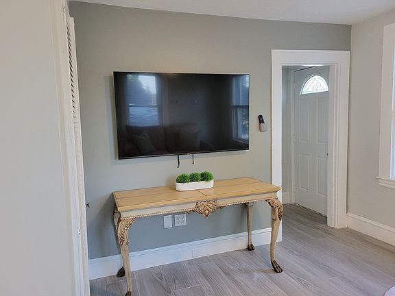 4th image of 168 Neck St #168