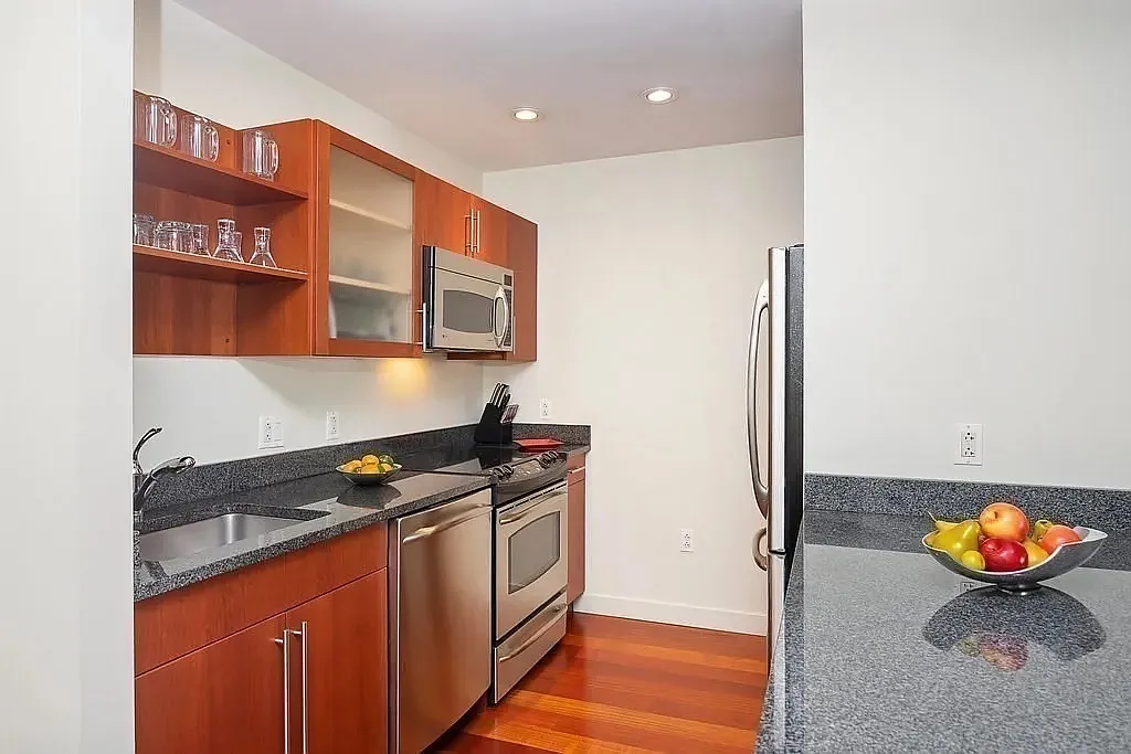 2 bed, 1125 sqft, $4,500 — Photo 2
