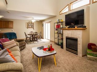1679 Wellington Ln, Shakopee, MN 55379