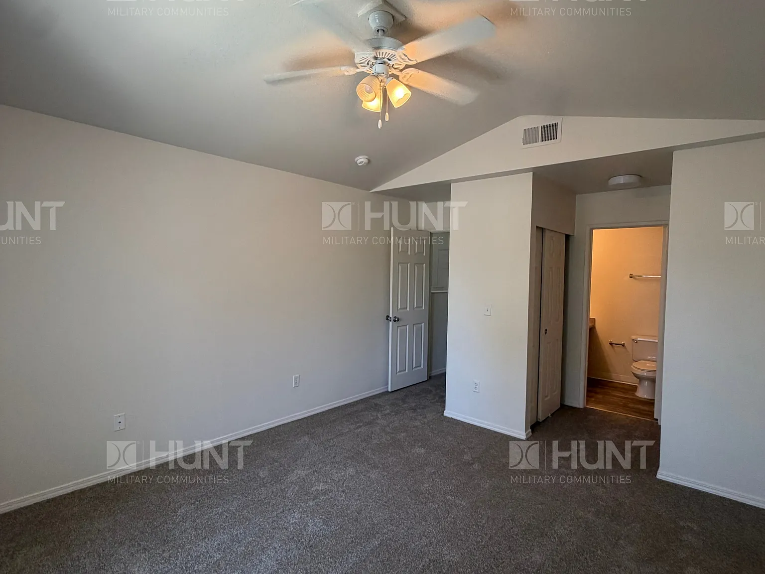 4 bed, 2.5 bath, 1801 sqft, $4,545 — Photo 4