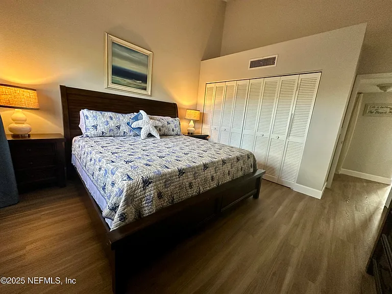 9942 Sawgrass Dr E — Photo 18