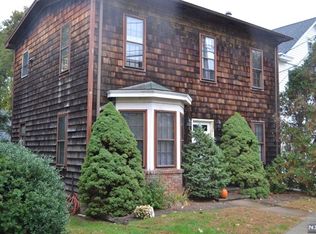 32 Maple Ave, Waldwick, NJ 07463