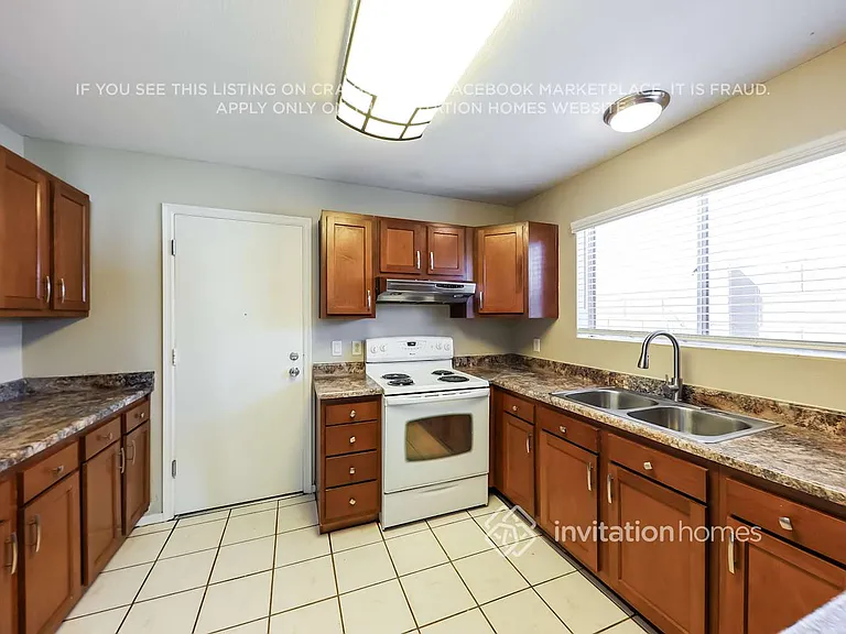 1014 E Marco Polo Rd — Photo 6