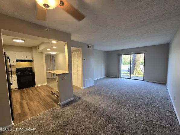7062 Wildwood Cir APT 123, Louisville, KY 40291