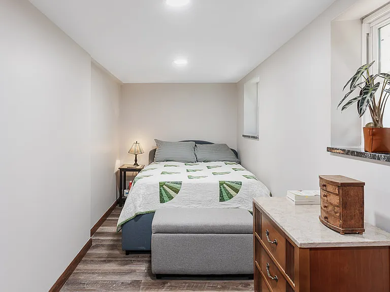 1301 W Nelson St #B — Photo 11