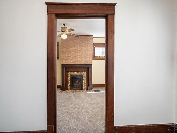 5th image of 402 S Elm St