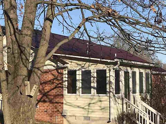 3rd image of 371 Hillview Dr
