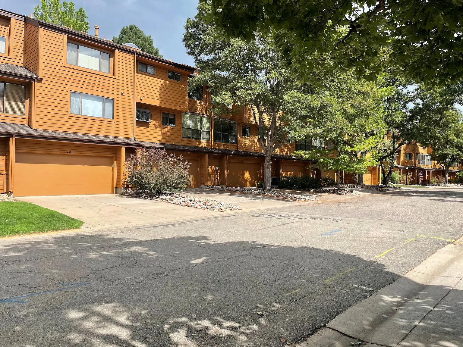 3 bed, 2.5 bath, 2310 sqft, $3,100 — Photo 1