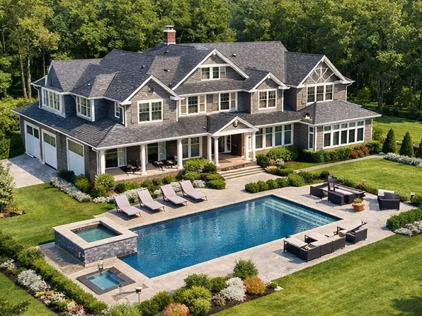 Side by Side Lots Robinson Street, Center Moriches, NY 11934