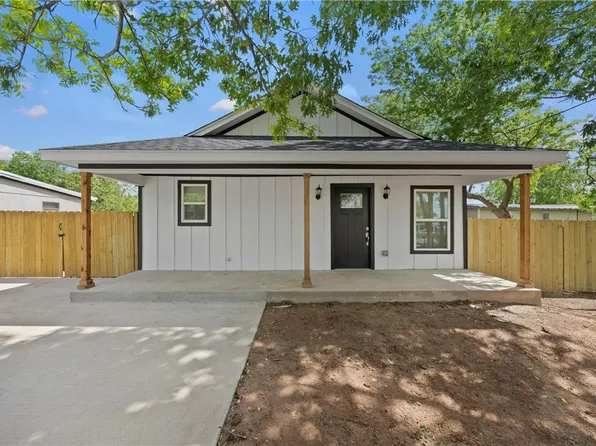 1024 S Van Buren St, Mc Gregor, TX 76657