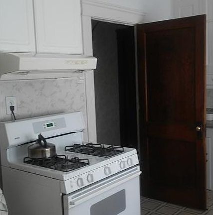 5th image of 8406 Rosewood Ave
