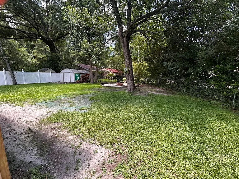 401 Bluebell Ave — Photo 3