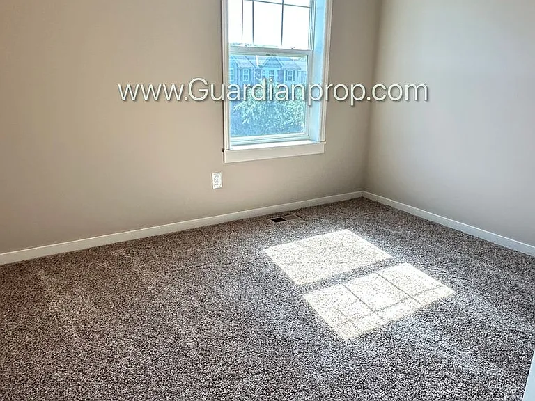 11946 Emery Village Dr N — Photo 16