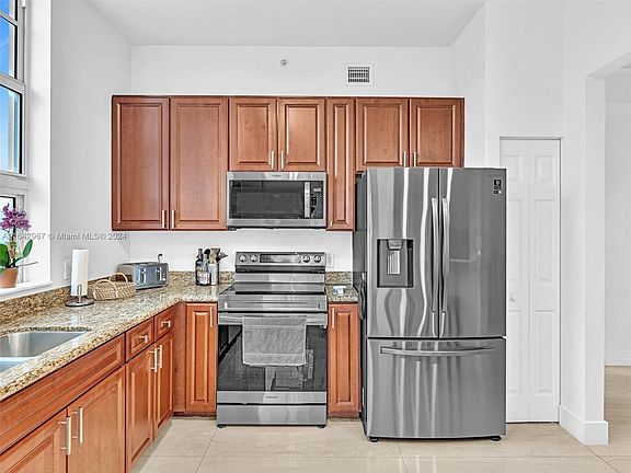 3rd image of 3001 NE 185th St APT 513
