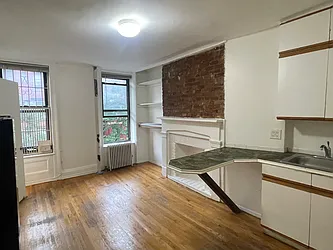 Rented by Realty Advisors Group