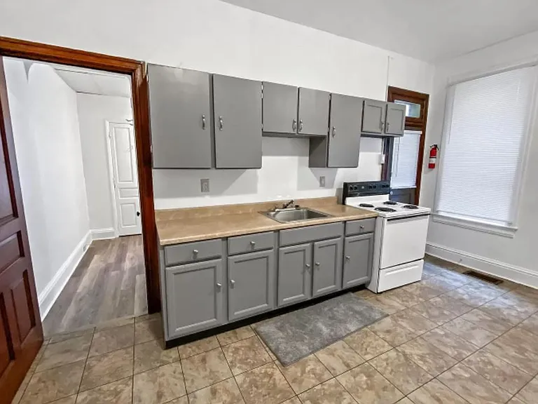 1124 W Market St — Photo 4