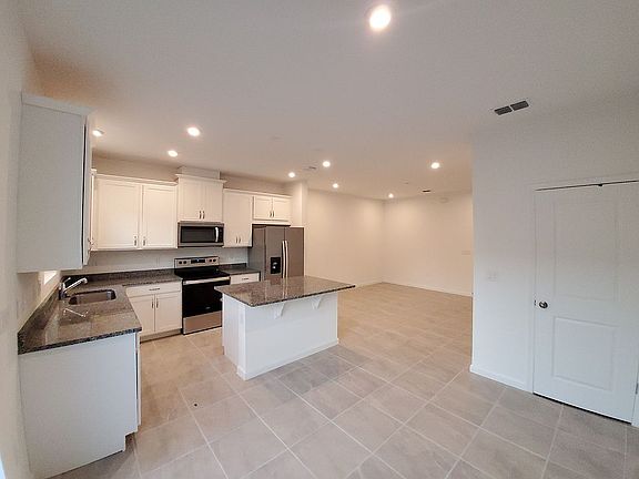 2nd image of 1152 Lakeshore Breeze Pl