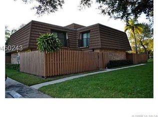 2600 Lakeview Ct, Cooper City, FL 33026