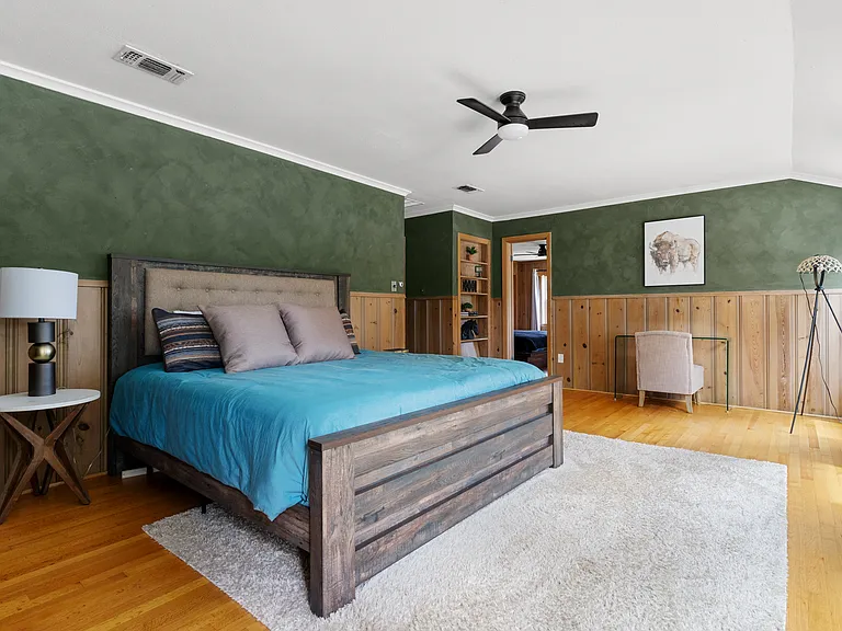1505 N Riverside Dr — Photo 13