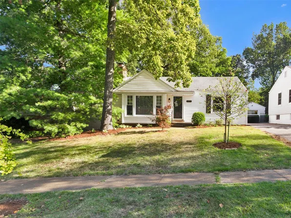1030 Woodbine Dr, Saint Louis, MO 63126