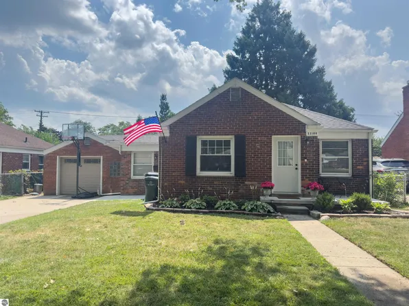 22100 Oconnor St, Saint Clair Shores, MI 48080