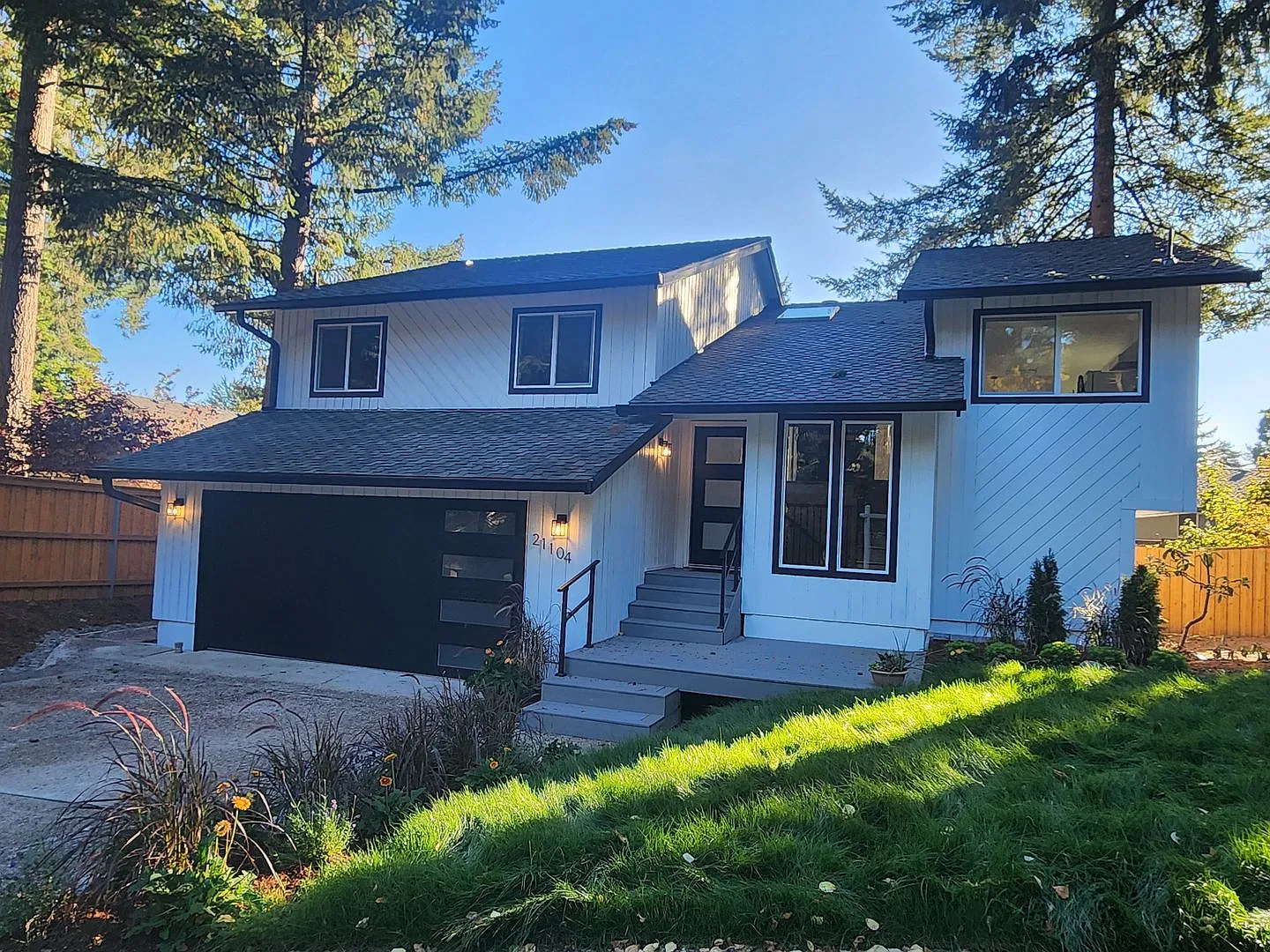 Beautifully Remodeled Split-level Home in Tualatin's Martinazzi Woods Neighborhood — Photo 1