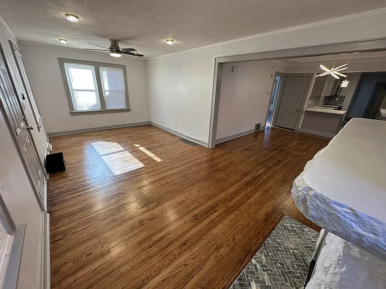 5414 Brooklyn Ave — Photo 10
