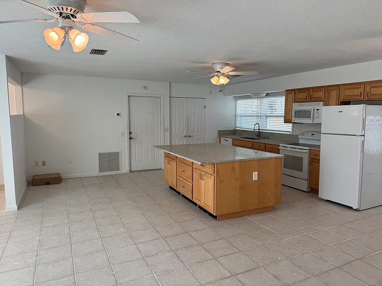 215 Pelican Dr — Photo 9