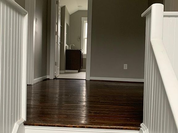 3rd image of 324 Erkenbrecher Ave