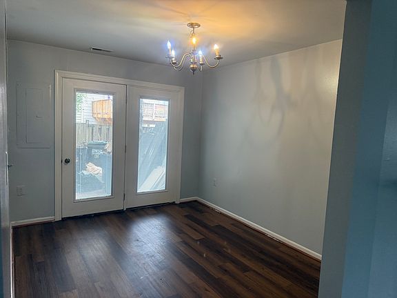 3rd image of 7476 Emerald Dr