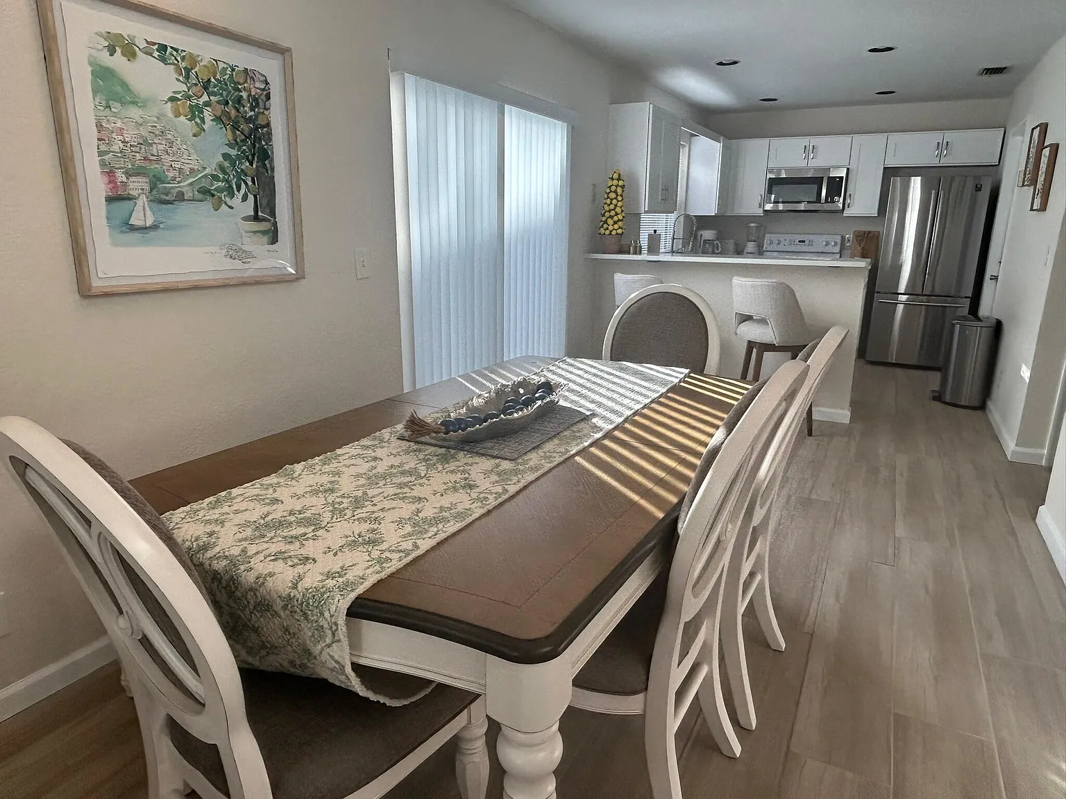 3 bed, 2.5 bath, 1404 sqft, $2,500 — Photo 4